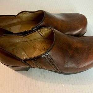 Dansko Rich Brown Side Stitch Clogs Size 39